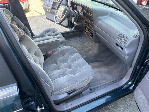 Used 1993 Chrysler LeBaron Landau FWD image 20