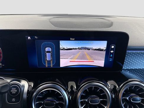 Used 2025 Mercedes-Benz GLB 250 image 15