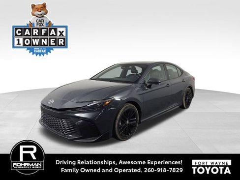 Used 2025 Toyota Camry SE image 1