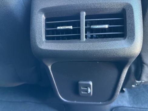 Used 2024 Chevrolet Equinox LT image 35