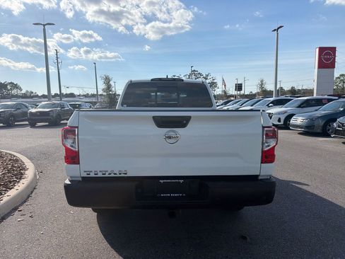 Used 2022 Nissan Titan S image 6