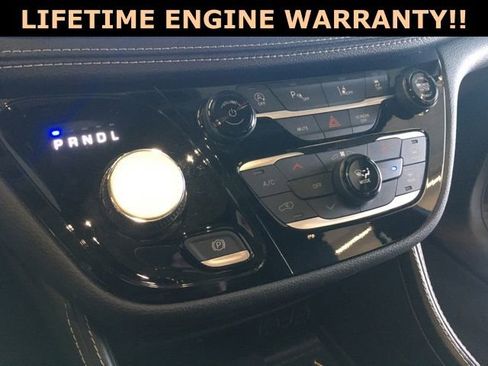Certified 2025 Chrysler Pacifica Limited FWD image 21