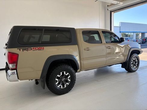 Used 2017 Toyota Tacoma TRD Off-Road w/ Tow Package (A/T) AWD/4WD image 23
