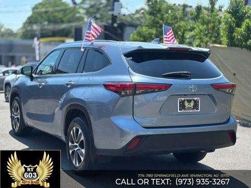 Used 2021 Toyota Highlander XLE AWD/4WD image 4
