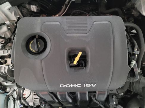 Used 2017 Hyundai Elantra SE image 30