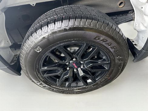 Used 2023 GMC Sierra 1500 Elevation image 11