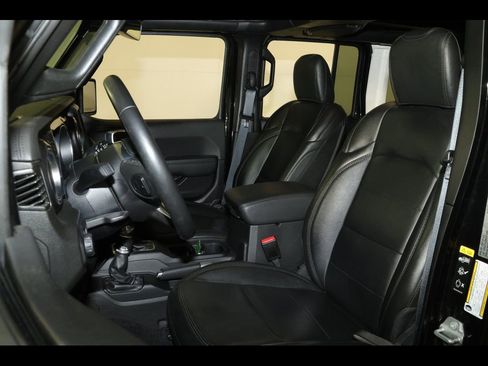 Used 2022 Jeep Wrangler Unlimited Sahara AWD/4WD image 20