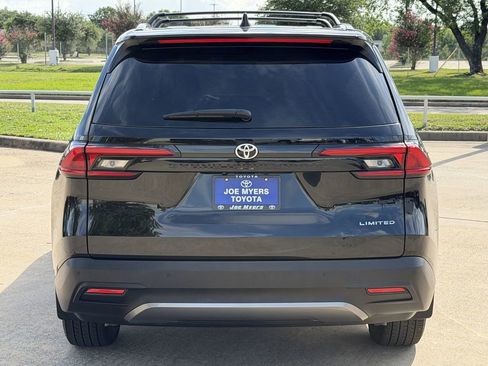 Used 2024 Toyota Grand Highlander FWD image 8