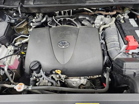 Used 2022 Toyota Highlander XLE AWD/4WD image 38