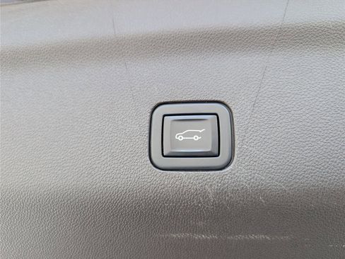 Used 2022 Cadillac Escalade Premium Luxury AWD/4WD image 18