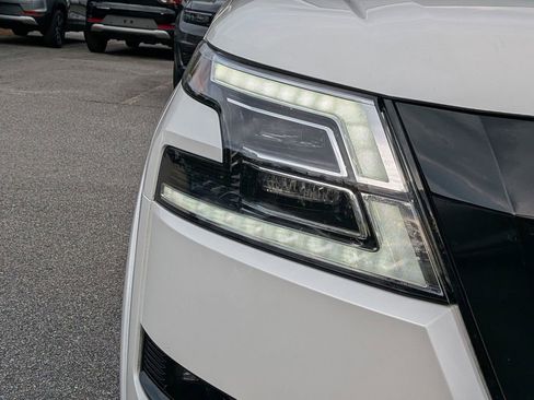 Used 2022 Nissan Armada SL w/ Midnight Edition Package image 10