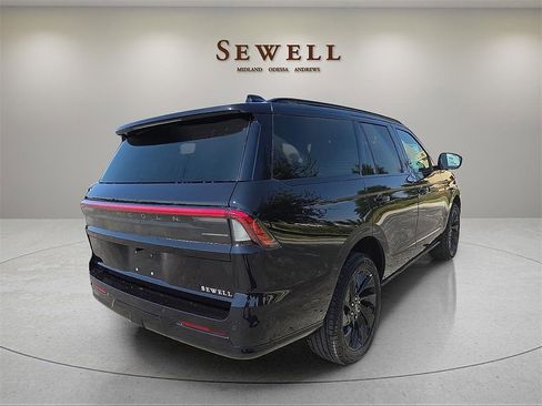 New 2025 Lincoln Navigator L Reserve w/ Jet Appearance Package image 4