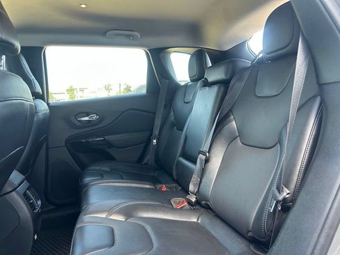 Used 2023 Jeep Cherokee Altitude Lux AWD/4WD image 7