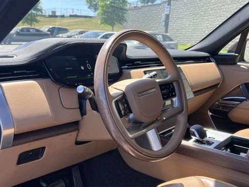 Certified 2025 Land Rover Range Rover Long Wheelbase SE image 19