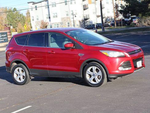 Used 2014 Ford Escape SE image 2