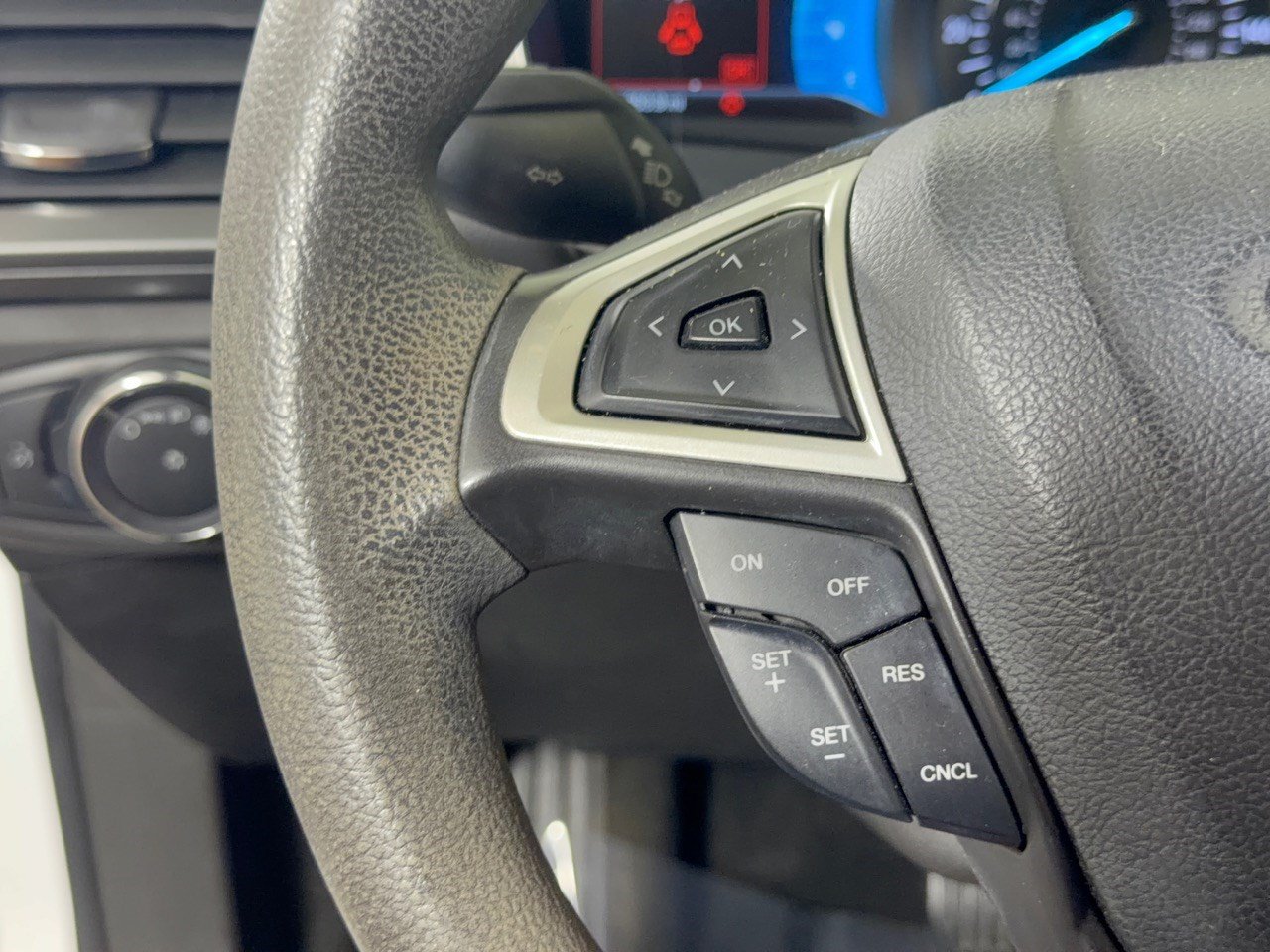 Used 2014 Ford Fusion SE FWD image 18