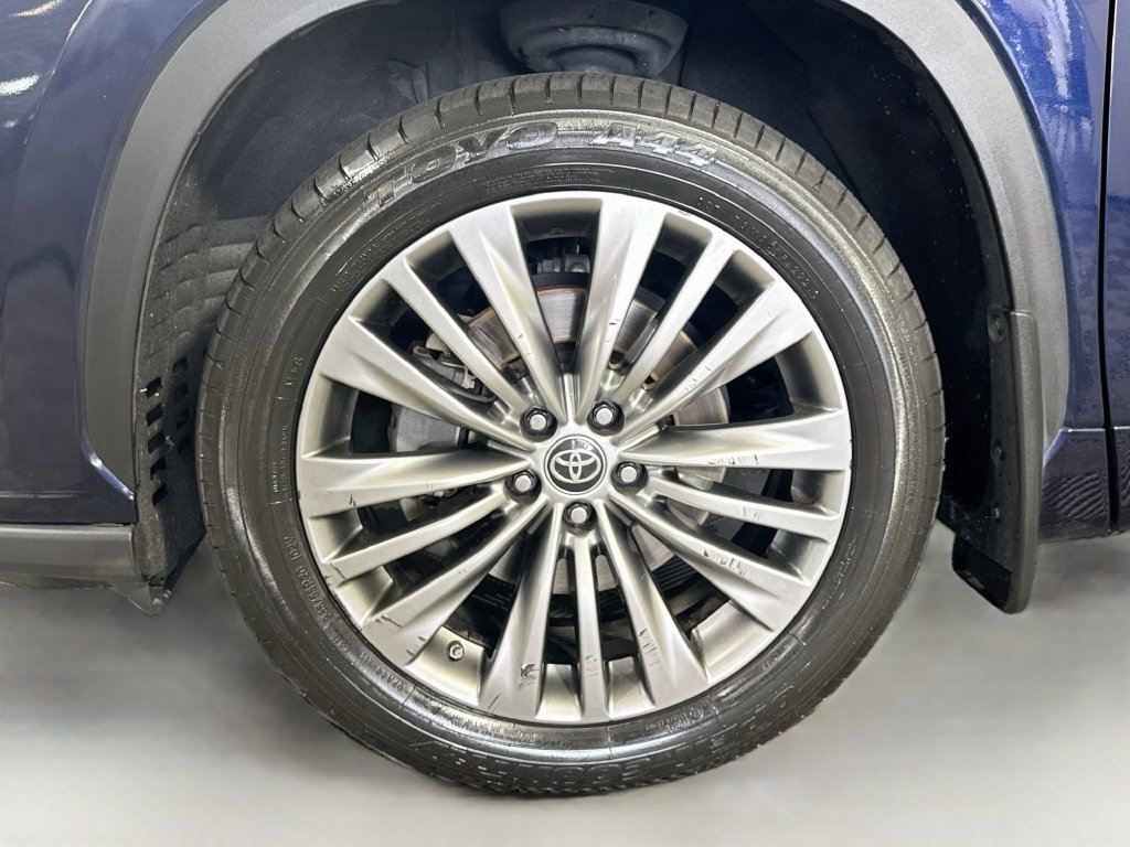 Used 2020 Toyota Highlander Platinum AWD/4WD image 4