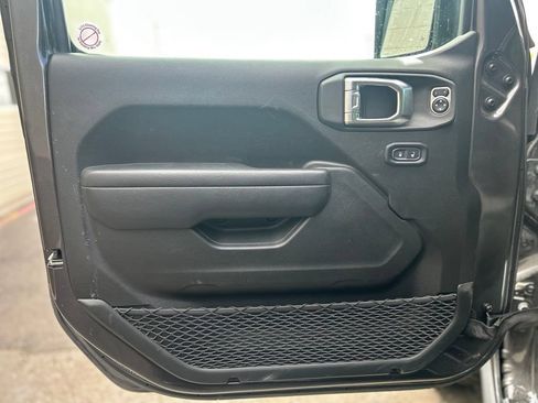 Used 2018 Jeep Wrangler Unlimited Rubicon w/ LED Lighting Group AWD/4WD image 18