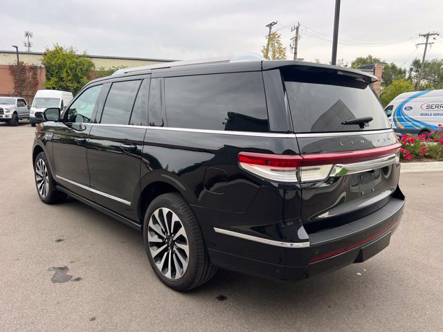 Used 2024 Lincoln Navigator L Reserve AWD/4WD image 7