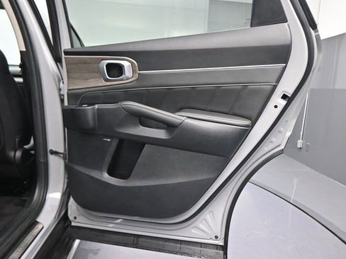 Used 2022 Kia Sorento SX Prestige image 12