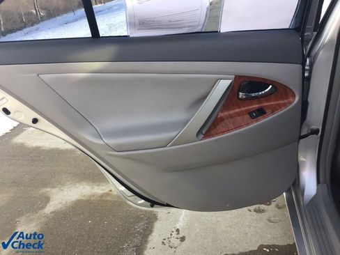 Used 2010 Toyota Camry image 9