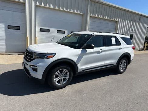 Used 2023 Ford Explorer XLT w/ Equipment Group 202A AWD/4WD image 18