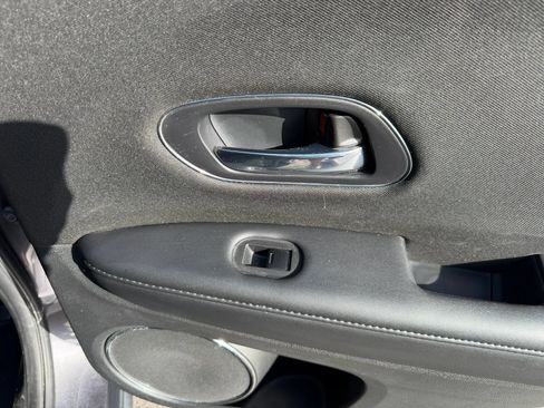 Used 2018 Honda HR-V EX image 28