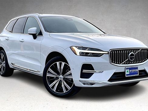 Certified 2023 Volvo XC60 B6 Ultimate w/ Climate Package image 3