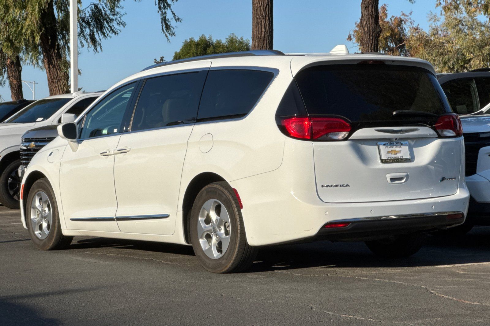 Used 2018 Chrysler Pacifica Touring-L FWD image 7