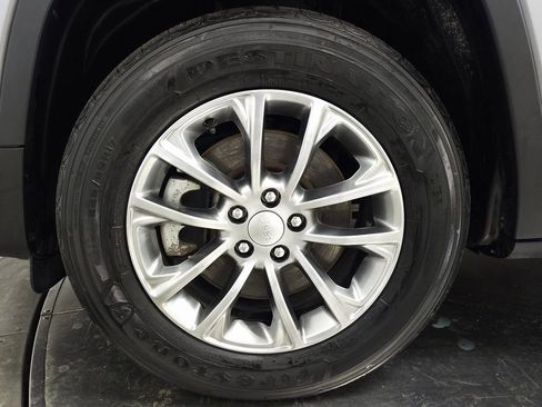 Used 2021 Jeep Cherokee Latitude Lux w/ Sun & Sound Group image 14