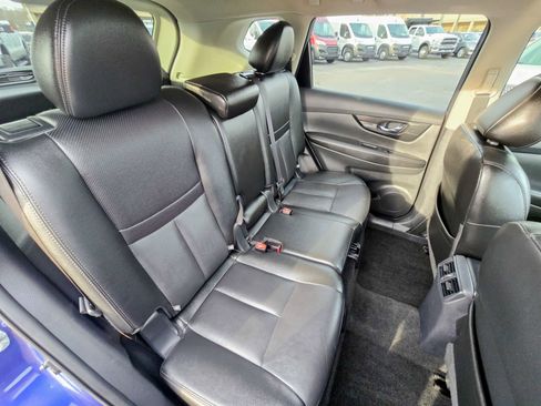 Used 2018 Nissan Rogue SL w/ Premium Package image 31