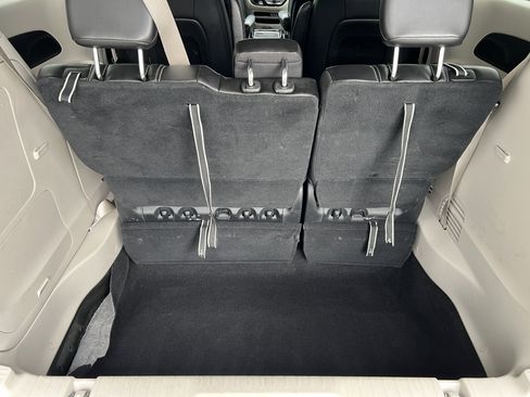 Used 2023 Chrysler Pacifica Touring-L FWD image 18