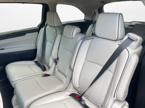 New 2026 Honda Odyssey Touring image 12