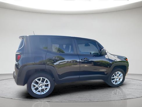 Used 2023 Jeep Renegade Latitude AWD/4WD image 5