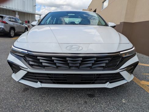 New 2025 Hyundai Elantra Limited image 11