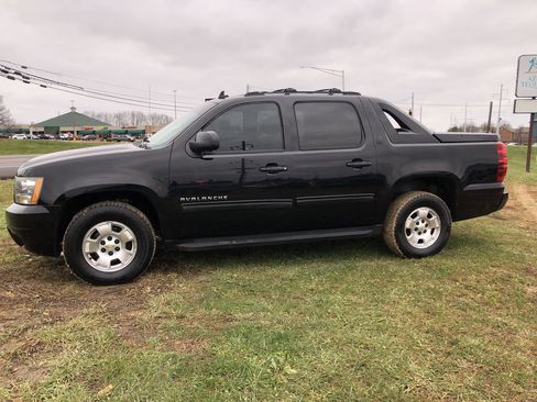 Used 2013 Chevrolet Avalanche LT image 3