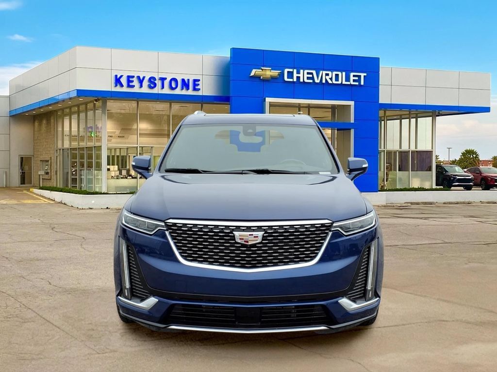Used 2023 Cadillac XT6 Premium Luxury w/ Platinum Package AWD/4WD image 2