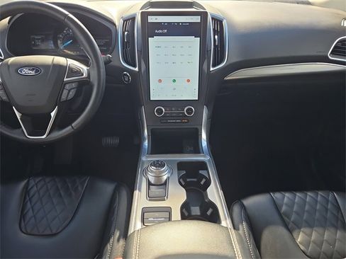 Used 2024 Ford Edge Titanium image 17