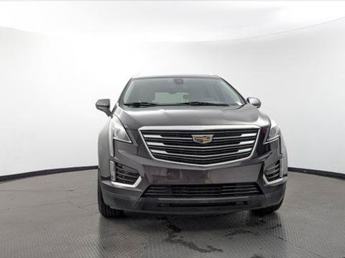 Used 2017 Cadillac XT5 Luxury w/ Driver Awareness Package FWD image 11