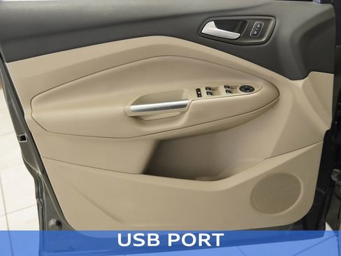 Used 2019 Ford Escape SE image 4