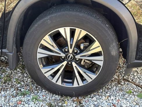 Certified 2022 Nissan Rogue SV w/ SV Premium Package image 9