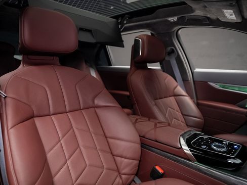 Used 2023 BMW i7 xDrive60 image 60