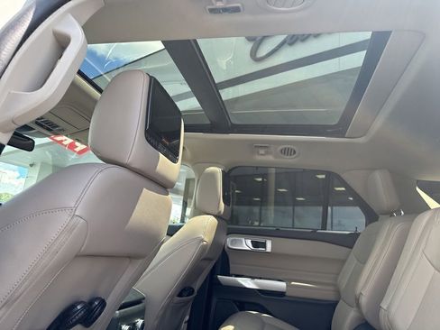 Used 2023 Ford Explorer Limited w/ Limited Technology Package RWD image 11