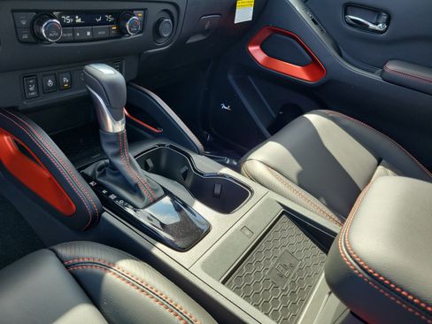 Used 2025 Nissan Frontier PRO-4X w/ Pro Premium Package image 29