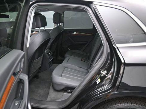 Used 2023 Audi Q5 2.0T Premium w/ Convenience Package AWD/4WD image 28