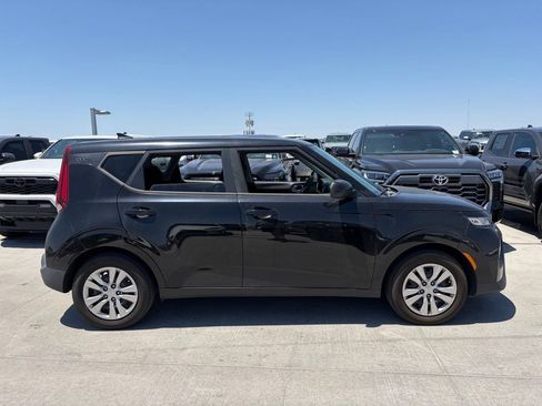 Used 2020 Kia Soul LX FWD image 3