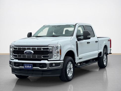 Used 2025 Ford F250 XLT w/ FX4 Off-Road Package AWD/4WD image 3