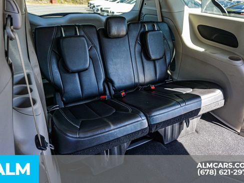 Used 2024 Chrysler Pacifica Touring-L FWD image 22