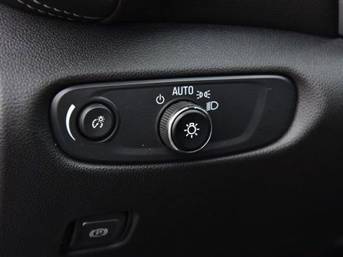 Used 2025 Chevrolet Blazer LT image 9