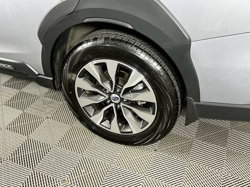 Certified 2025 Subaru Outback Limited AWD/4WD image 40